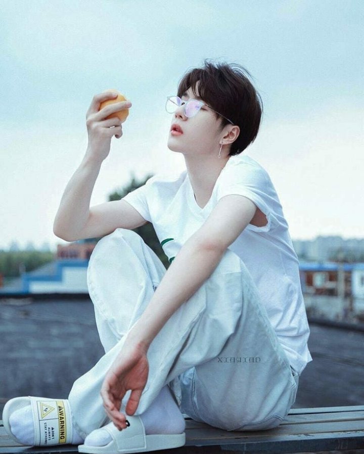 selfwithheart's tweet photo. Handsome #WangYibo 
#WangYibo王一博 https://t.co/x7ksPUp5dk