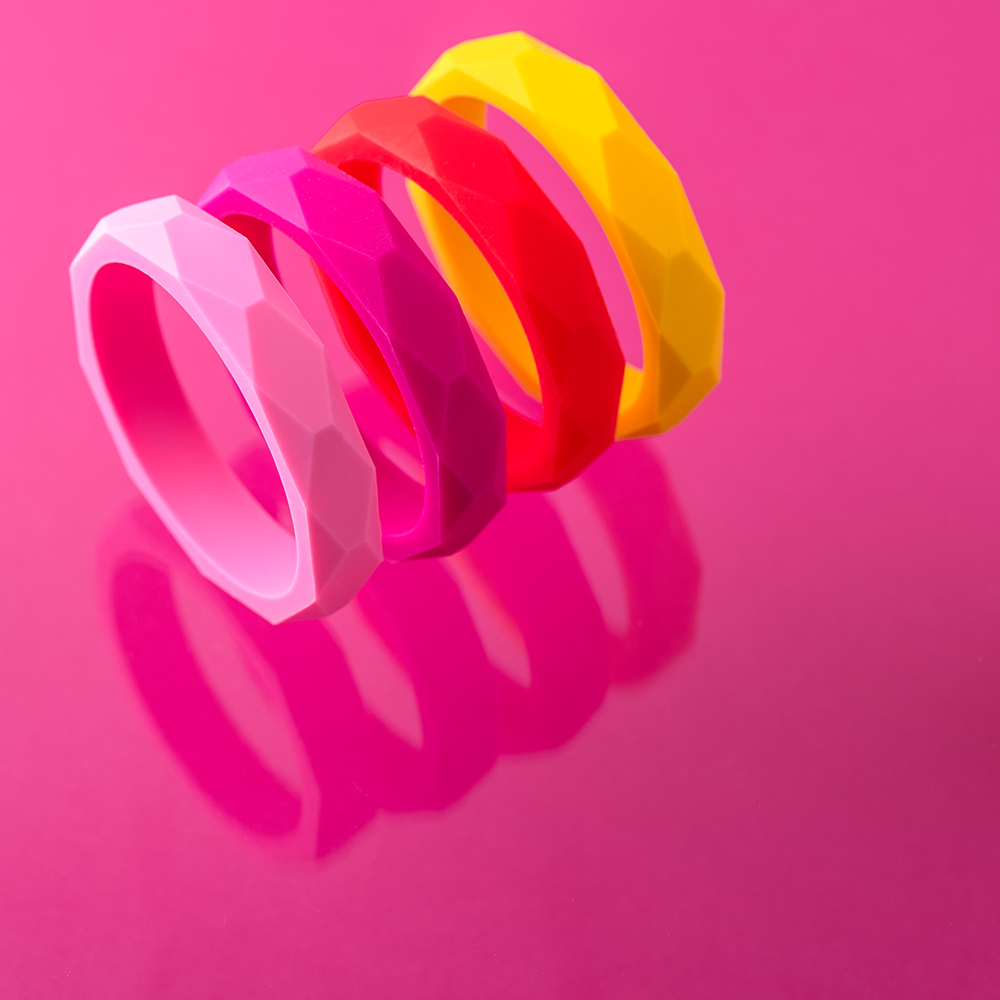 SusanTruseler's tweet photo. *Swoon. Love the colour range for these gorgeous chewable and tuggable bangles by East London Baby co 📷Lots of lovely graphic lines and shapes to focus on too 🤓💕 
#productphotographer https://t.co/WjYDDAtVt6 https://t.co/ZYHprz9lui