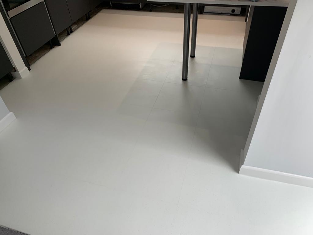 floor24ltd's tweet photo. Check out this stunning installation of Amtico Signature, colour - Glint Orb. Installed this week to a local property. 

You can book a socially distanced measure &amp; showroom appointment via our website - https://t.co/4bCs40RuhE

📞 01252 372222
📧 info@floor24.co.uk https://t.co/tG4et6wow4