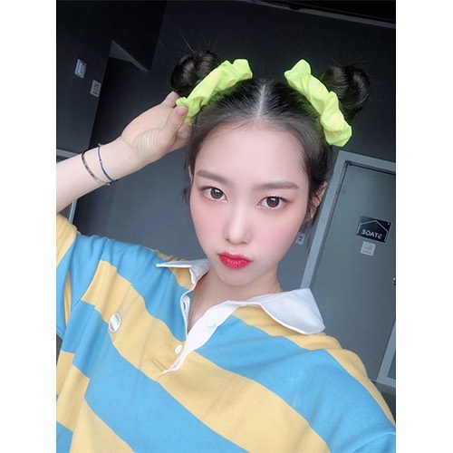 IDOL_ALLDAY's tweet photo. ▶ 셀럽 : 오마이걸 지호
▶ 어디 : 200610 오마이걸 팬카페
▶ 브랜드 : PK티셔츠 - 메인부스 (MAIN BOOTH)
▶ 모델명 : Lollipop Collar T-shirt(BLUE)
▶ 가격 : 54,000��� https://t.co/x2o3vwz3lv