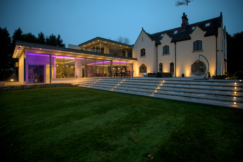 When the sun goes down, create the perfect ambience and make the most of those long summer evenings.   #ashwaysmarthomes #smartsynergy #smartsynergyuk #thehomecinemacompany #uksmarthomes #smarthome #smarthomes #smarthometechnology #homeautomation #homeautomationsystem #control4