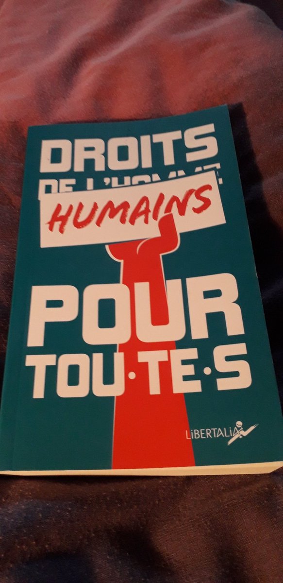 Montag33776628's tweet photo. #VendrediLecture avec "Droits Humains pour TOU.TE.S" sous la direction de @GeFranck . J'lai attendu avec impatience ce p'tit bouquin ! Et c'est publié par la bande de pirates de Montreuil @LibertaliaLivre .
@DroitsHumainsPT https://t.co/CHxIT8XwbR