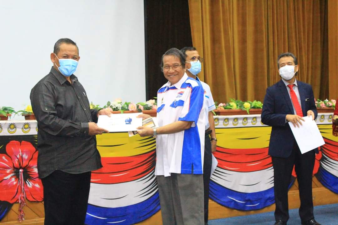 JKRNS's tweet photo. MAJLIS PENYERAHAN SST/INDEN KERJA UNDI PROJEK PENYELENGGARAAN JALAN DIBAWAH PERUNTUKAN MARIS NEGERI SEMBILAN TAHUN 2020 OLEH YAB MENTERI BESAR NEGERI SEMBILAN
@MenteriBesarNS @MOWorks
@JKRMalaysia @Rakan2KKR
@Zulakmal8 @mrizmal

https://t.co/1uGhgYPMqc https://t.co/wShjOEmMEA