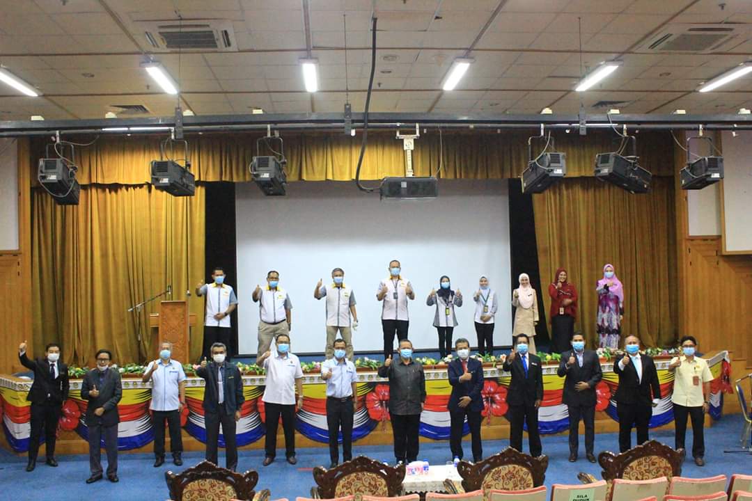 JKRNS's tweet photo. MAJLIS PENYERAHAN SST/INDEN KERJA UNDI PROJEK PENYELENGGARAAN JALAN DIBAWAH PERUNTUKAN MARIS NEGERI SEMBILAN TAHUN 2020 OLEH YAB MENTERI BESAR NEGERI SEMBILAN
@MenteriBesarNS @MOWorks
@JKRMalaysia @Rakan2KKR
@Zulakmal8 @mrizmal

https://t.co/1uGhgYPMqc https://t.co/wShjOEmMEA