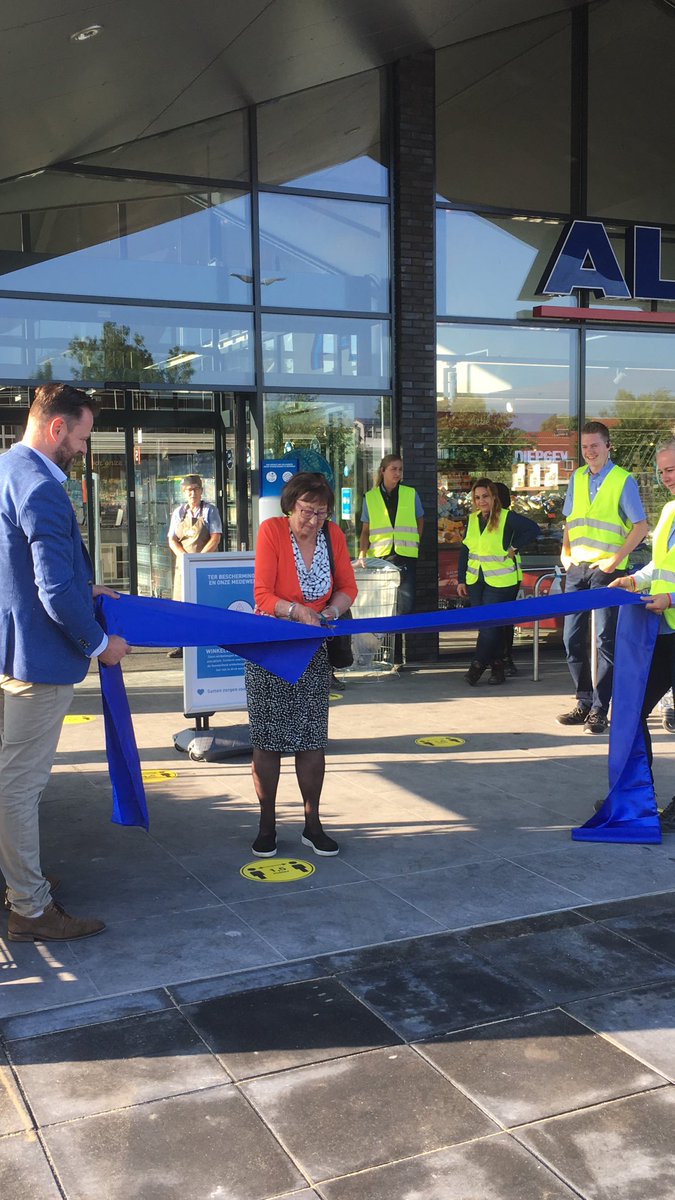 caetje's tweet photo. De Aldi in Culemborg is weer geopend 🛒😀. Mooi en supergroot. #aldi #culemborg https://t.co/cQ2TiL95lk