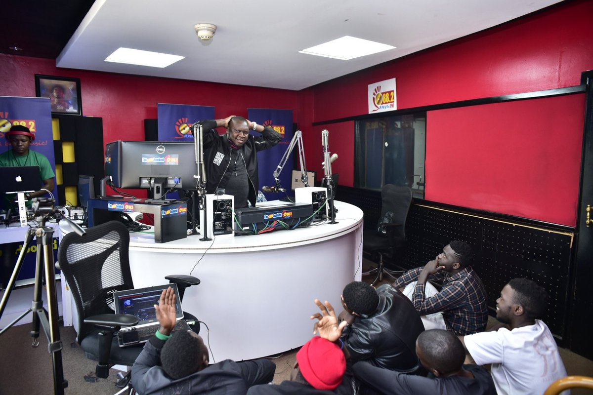 Listeners of Sanyu FM are demanding that the music and entertainment goes on till night as they can’t get enough of it- they have resorted to a sit down strike to demand Sanyu FM keeps up the new vibes 100% .  🔥🔥🔥⏰ #SalvadoOnSanyuFm #SanyuBreakfastShow