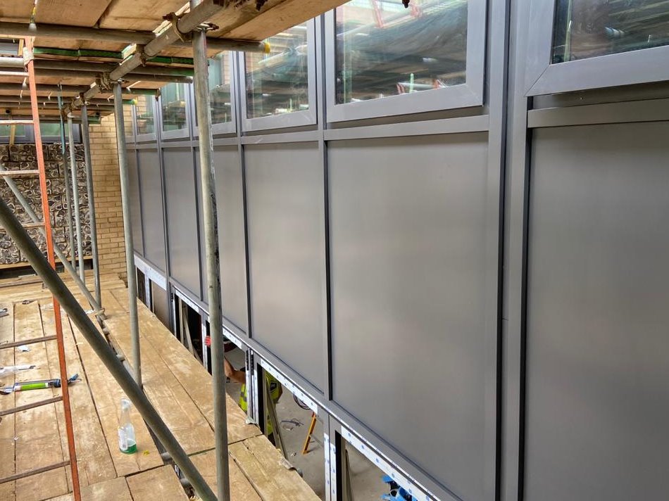 CAWindowSystems's tweet image. #FridayMotivation seeing updated photos from a current project @Hurst_College working with @StreifUK. We have supplied and installed @Senior_Systems SF52 #curtainwall with SPW600 #windows &amp;amp; SPW501 &amp;amp; Ali-fold #doors. Looking forward to seeing more as it progresses. #aluminium