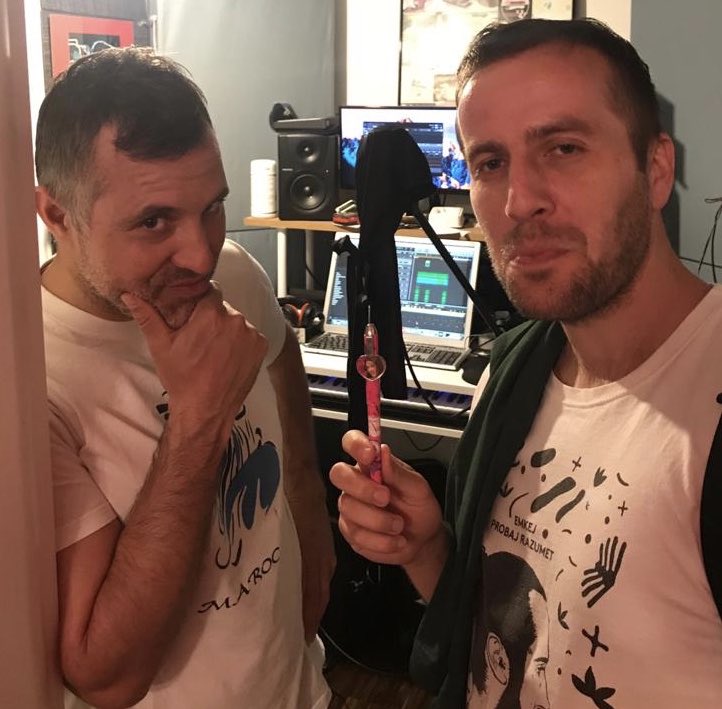 rootsinsession's tweet photo. @Rimokatolik inna di yard 😉🎙
.
Dubs & things 🤙🔊🔥preparing for @seasplash_hr 🌊☀️🔊🔥
.
#studio #recording #dub #kandzija #djfu #mc #hiphop #reggae #newmusic #producer #dj #bassmusic #dubplatesession #soundsystem #soundsystemculture #zagreb #croatia #ljubljana #slovenia https://t.co/TfjeywwEkE