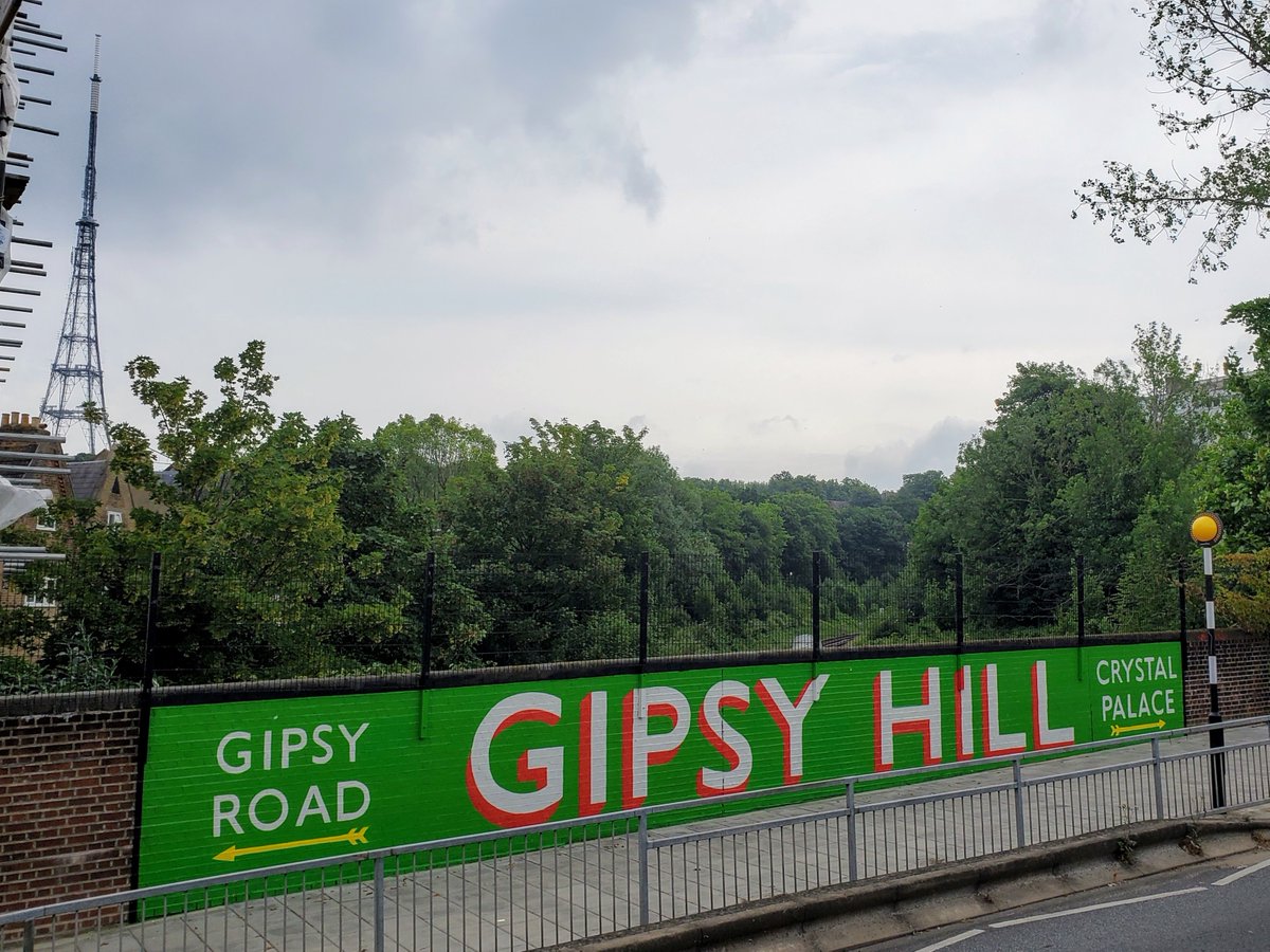 It's finished!!!!
Thank you @lionel_stanhope @networkrail  @SouthernRailUK 
We are chuffed to bits and over the moon.

It is amazing.

#lovegipsyhill
#supportlocal