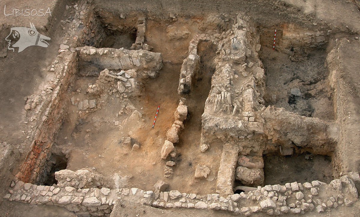 Panorámica del edificio oligárquico del barrio iberorromano de Libisosa durante su proceso de excavación en 2006. 📽️youtu.be/-0VjxOeoj3k #archaeology #monuments