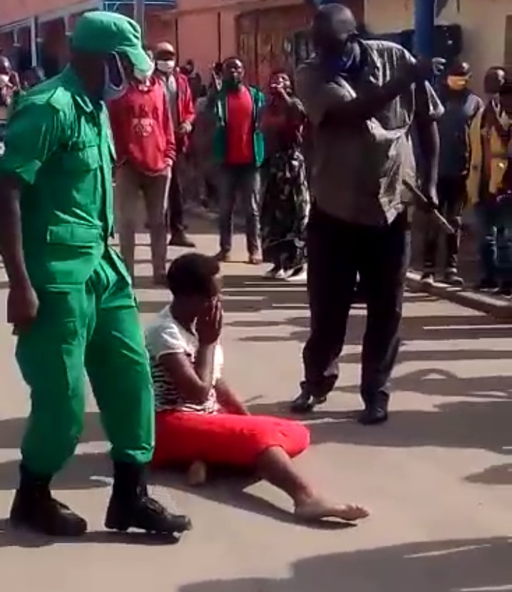 Uwari Gitifu wa Cyuve Sebashotsi Jean Paul na bagenzi be bari bafunganywe kubera gukubita abaturage nyuma bakarekurwa n'urukiko mu minsi ibiri ishize,bongeye gutabwa muri yombi.Kugeza ubu ntituramenya niba kongera gufungwa bifitanye isano n'icyaha bakurikiranyweho