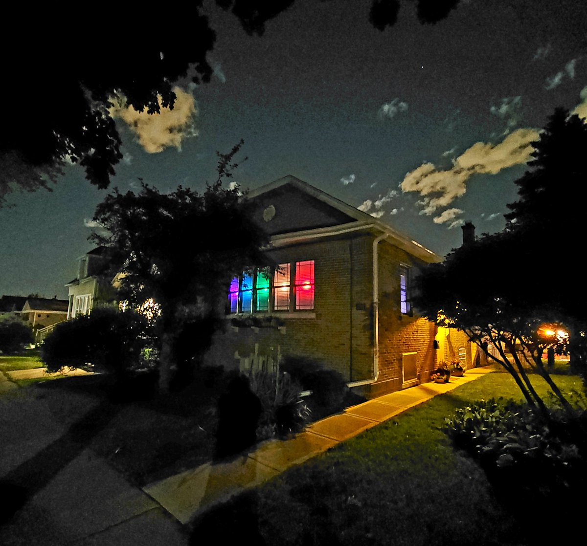 coolryanMBA's tweet image. Happy Friday! Happy Pride! Our Chicago Bungalow is Ready. #ChicagoGay #PRIDE2020
#StayAtHomeSaveLives