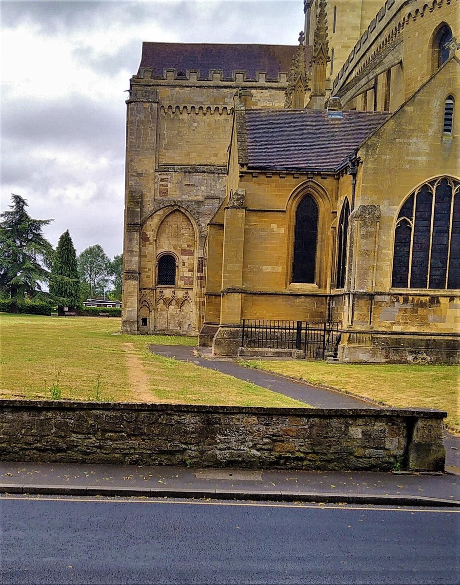 Interesting to see that the recent dry spell has shown up possible wall foundations at Pershore Abbey. Note the pale coloured line in the grass running almost parallel to the Abbey.