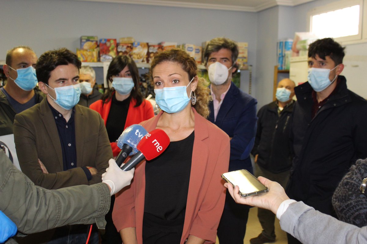 Ainoaqui's tweet photo. Hoy hemos visitado las instalaciones de @fecav_santander. Desde el @psoesantander vamos a poner en marcha una campaña para recaudar fondos y alimentos y ayudar a los más necesitados. #Santander necesita del esfuerzo y la solidaridad de todos para salir adelante https://t.co/HT3eT7sSyr