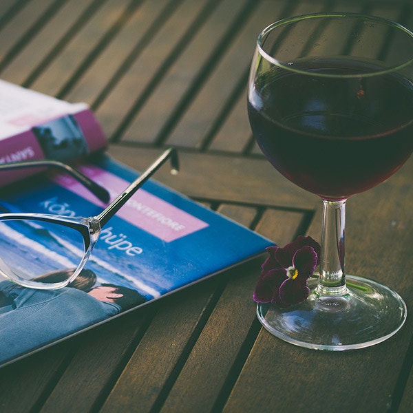 DaphneJordan72's tweet photo. Lately, I've found a few more favorites...The Sun Fish 2017 Mola Mola is OMG and it pairs really well with Blue cheese, meatloaf or chocolate. 15% Alcohol, it's a sweet red made from Zinfandel grapes. This will help you to relax.... Enjoy Your Weekend! https://t.co/qCHmx9bGsH https://t.co/AD41ZnygyO