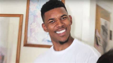 ฉีดยาชาถอนฟันอาม่า
กุ: ชาไหมครับ?
อาม่า: เอาดิ
กุ: