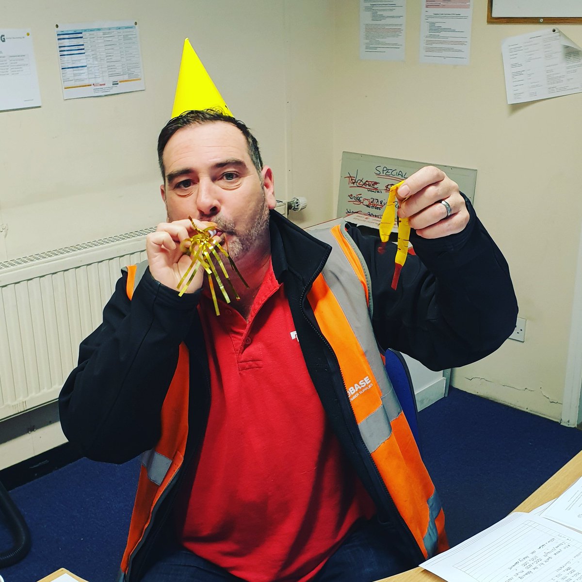buildbase_pandh's tweet image. Happy 10th Birthday @freedomheatpump 

Its a friday afternoon and John has got in the spirit!

#virtualbirthdayparty #partyhat #wheresthecake