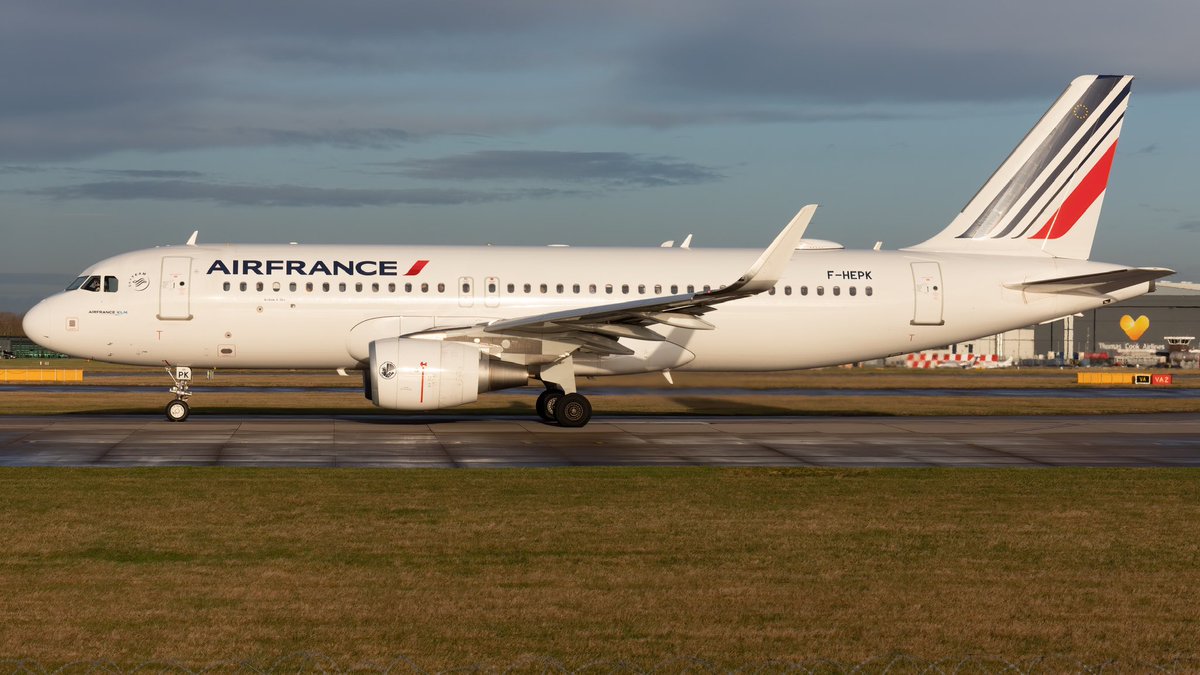 airplanes_uk's tweet photo. Air France | F-HEPK | Manchester Airport | 27/01/2020 #airfrance #fhepk #airbus #airbus320 #manairport #egcc #manchesterairport #airport #flymanchester #mcr #manchester #avgeek #aviationgeek #aviation #airplane #planes #aviationdaily #aviationlovers #worldofspotting #aircraft https://t.co/8NWyKbbbwB