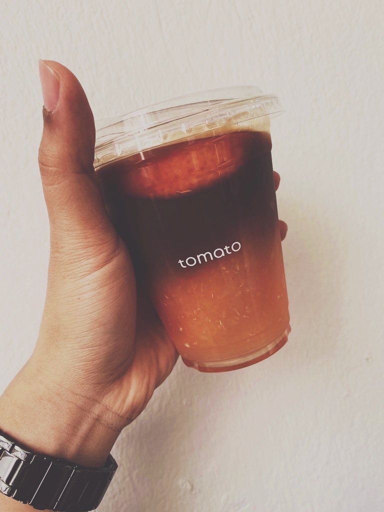 KantametSuthi's tweet photo. ร้าน Tomato Cafe แถวสันป่าขอยเชียงใหม่ ☕️ ร้านเหมือนจะเล็ก แต่ไม่เล็ก มุมถ่ายรูปเยอะเลย 📸 #reviewchiangmai #cafechiangmai #รีวิวเชียงใหม่ #รีวิวคาเฟ่ 🤓 https://t.co/fOoMl8yRLM