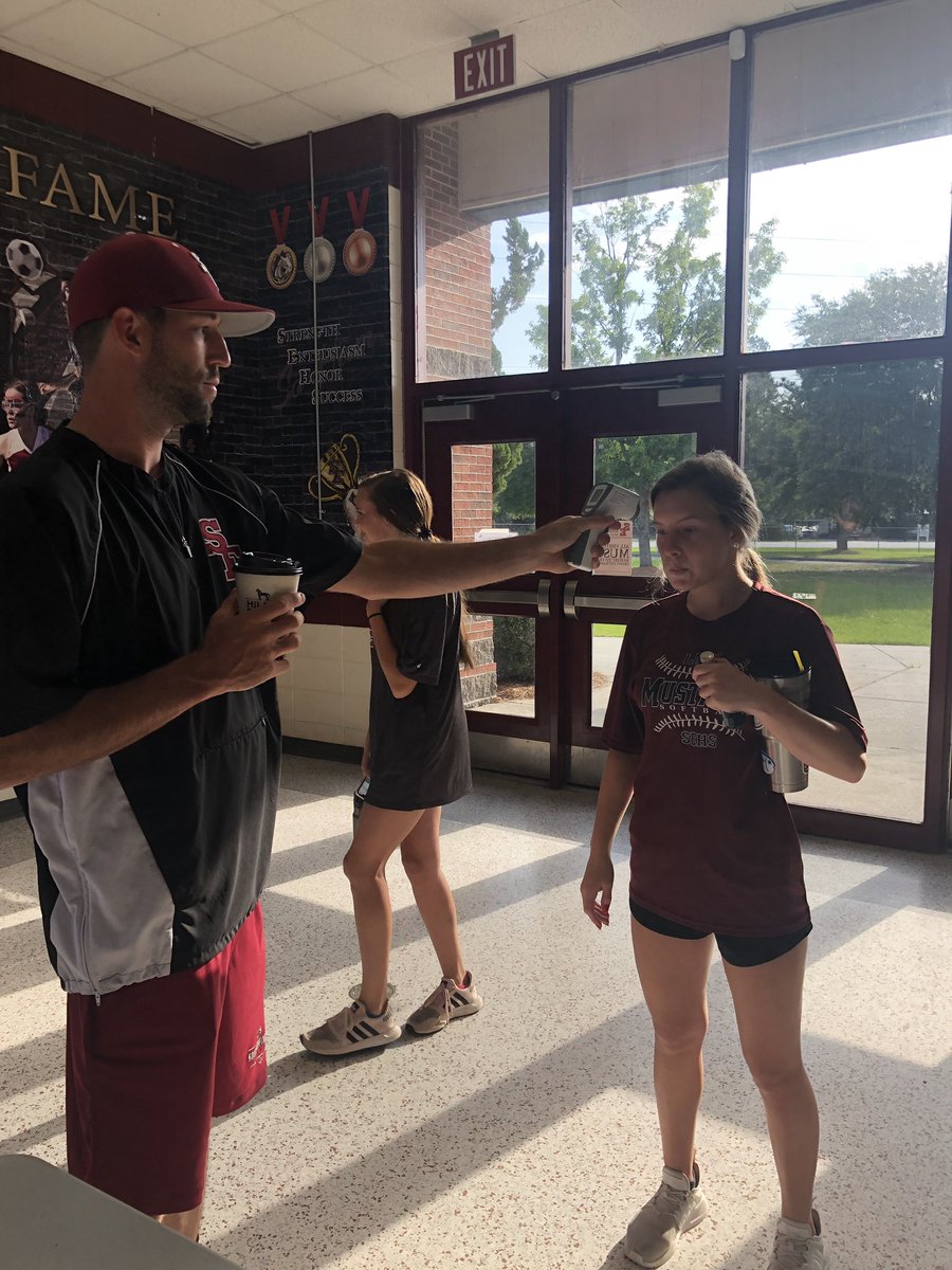 SEHS_Athletics's tweet photo. Coaches and athletes doing the COVID-19 cleanup between sets and after their sessions. #southstrong #SEHSpride https://t.co/t0BLl9Wa3X