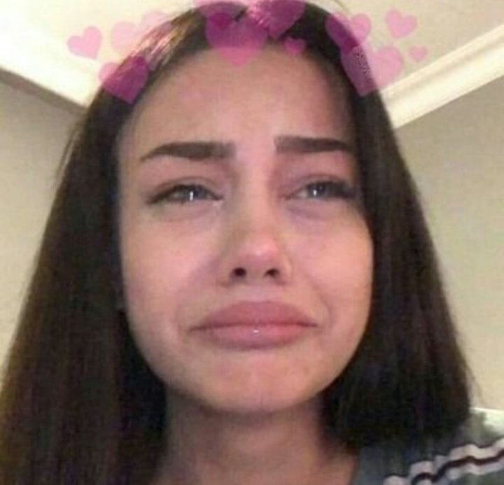 Kızların en tehlikeli silahı dudak büzüştürme çok tatlı oluyorlar lan