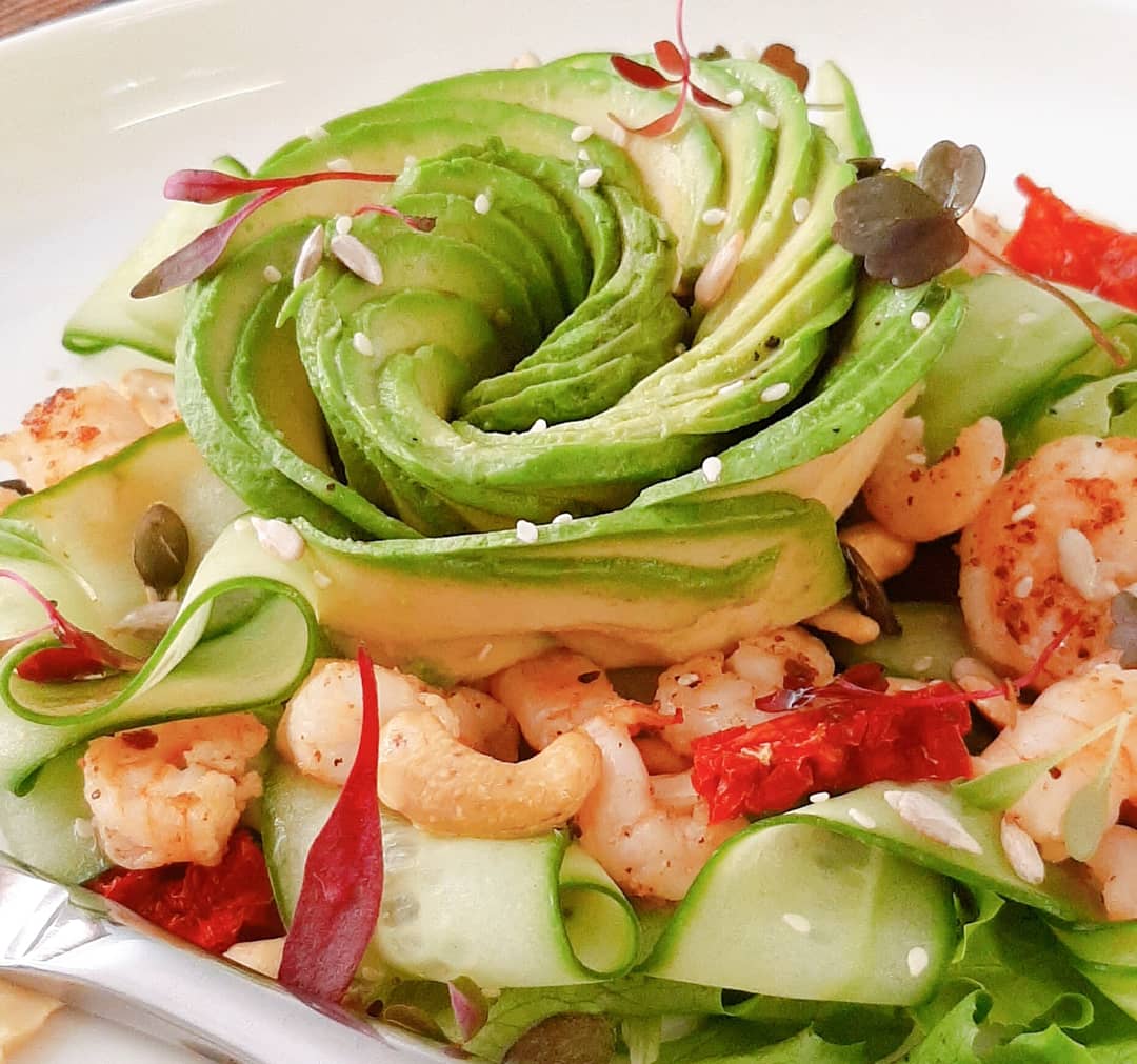 gg0e_'s tweet photo. The joy of being home, I made a Avocado and Prawn Salad for lunch using Viavi Avos, I love Viavi Avocados because they are high in fibre and they last for long after slicing them.
They are available @woolworths_sa
#CreamofTheCrop #ViaviAvos #JoinTheAvolution https://t.co/ZNuDgpdbFD