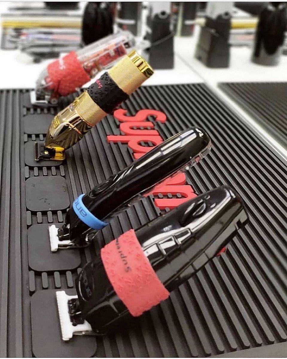 ClipperCustom's tweet image. 🧲⚡️🧲⚡️🧲
•Alfombrilla magnética antideslizante con para 6 Clippers / Trimmers
🔥🔥🔥99€🔥🔥🔥
🚚🌎 Envío 24h. ¡GRATIS! España 🇪🇸 y Portugal 🇵🇹
•¡Personaliza tus máquinas #Wahl y #Andis y dales un toque diferente!
🔝💈🔝💈🔝
⤵️¡Haz tu pedido aquí!⤵️
📲hairbeautyfactory.com