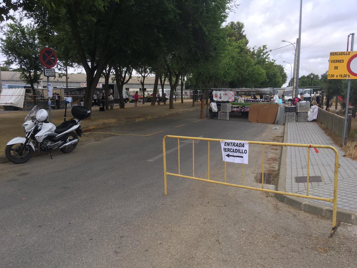 En el día de hoy se reactiva el Mercadillo de #Montilla 

🚨RECUERDA

✅Estaciona 🚗correctamente 
✅Vigila tus pertenencias ✋🏻👛
✅Usa mascarilla 😷 
✅Mantén distancia social 🔛
✅Usa bus urbano 🚌
✅Atiende las indicaciones 👮

#SomosTuPolicía 
#PoliciaLocalEspañola 🇪🇸