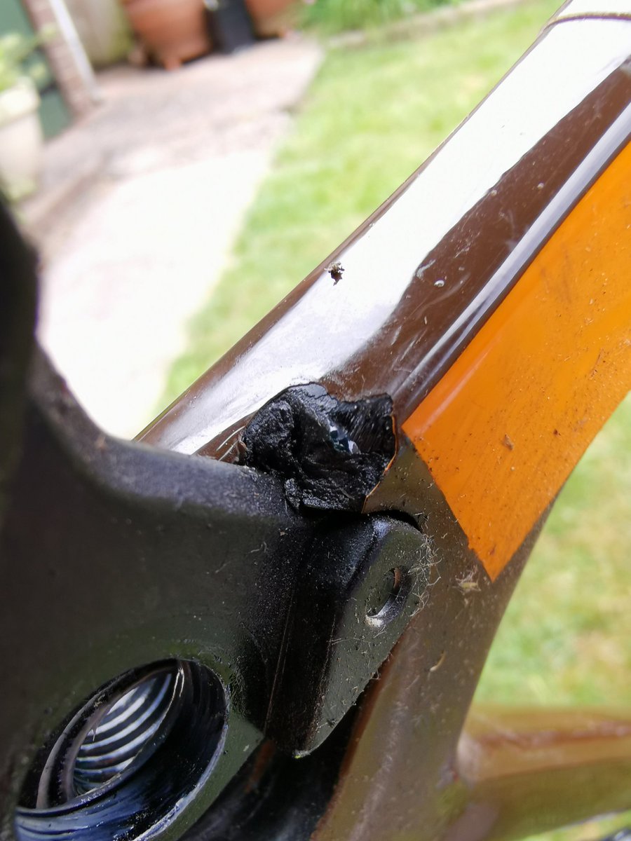 alexALracer's tweet image. Still riding but definitely don't want a failure... @planetxbikes @ononebikes #freeranger #carbonframes