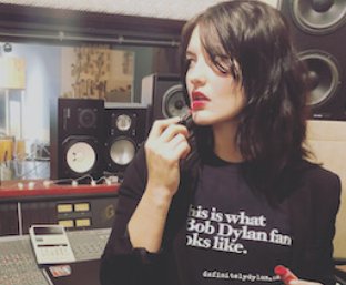 RecordOfTheDay's tweet photo. Today's #RecordOfTheDay is 'This Is How You Make Me Feel' by Ren Harvieu (@RenHarvieu).
https://t.co/p4Op5SE9yX https://t.co/W2lYTbcPMl