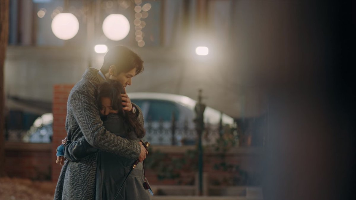 โมเม้นกอดในเรื่องนี้ก็คือ เหนื่อยแทนแต่ละซีน TT^TT หนักมากจ้าจะมีกอดแล้วยิ้มพริ้มใจบ้างมั้ยคะ /อ้อนวอน #TheKingEternalMonarch #더킹영원의군주  #더킹  #TKEM #TKEMGloriousFinale #TheKingEternalMonarchFinale