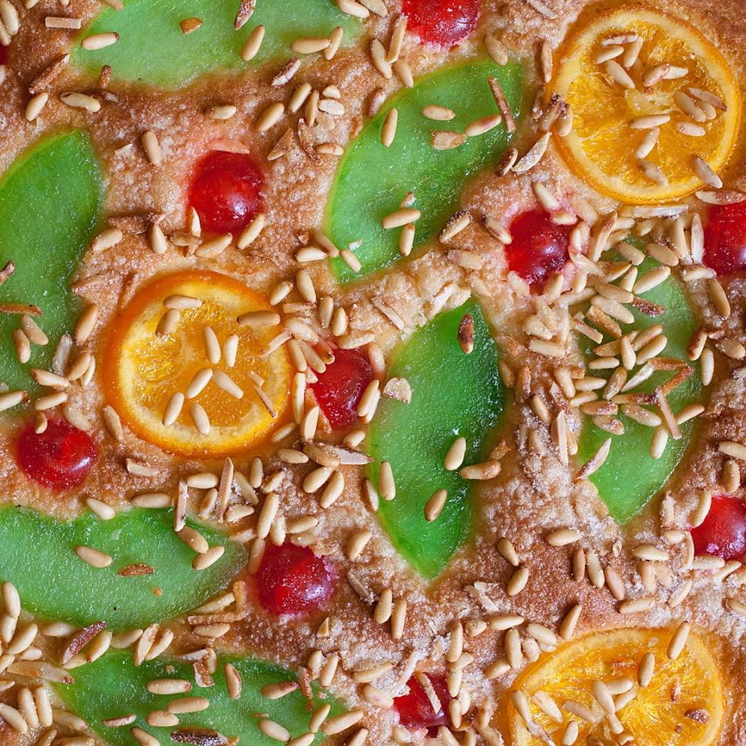 La coca que porta fruita és la coca de Sant Joan per excel·lència. La tradició s’ha de mantenir i per això aquest any preparem una gran varietat de coques per a que triis la teva preferida. ➡ Encàrrecs a la botiga o per telèfon trucant al 93 430 10 70.