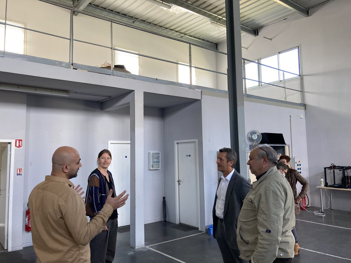 Bdx_Technowest's tweet photo. Visite aujourd’hui du #TechnoFab avec @JacquesMangon maire de Saint-Medard-en-Jalles.
👉 Lynxdrones, 3ditex et @NimblBot 3 #startup nées dans l’incubateur #Aeroparc sont installées depuis le 1er juin dans un bâtiment multi modulaire à @stmedard33160 : ateliers | fablab | bureaux https://t.co/coD6Jcjach