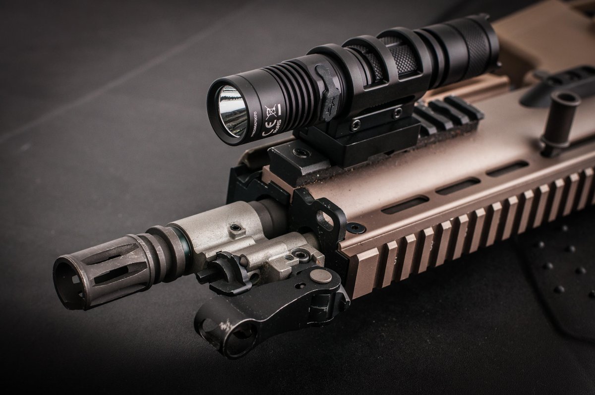 CNitecore's tweet photo. ⭐️Build For Multitask⭐️
With the classically streamlined 1-inch tube design, MH12GT not only provide a perfect slim size for easy everyday carry but also could be mount on the weapon to navigate trough the low - light space.

📷:hamza.blackbeard &amp; tacticaltwo https://t.co/FqXwsqdeFY