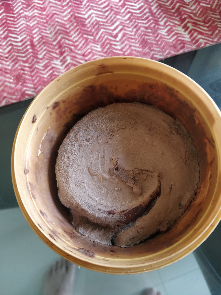 ashwin310's tweet image. @Kwality_Walls Is this the way your company  packs a product, half filled? Same thing happened 3 weeks back with of your other product. #worstpackaging