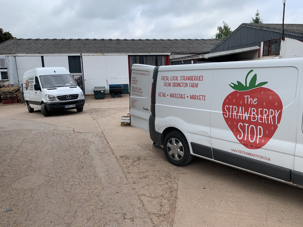 DJPERKSandSONS's tweet photo. Team work makes the dream work supporting the strawberry stop getting the veg boxes out across Herefordshire this morning https://t.co/Tb5Fo4R5ED