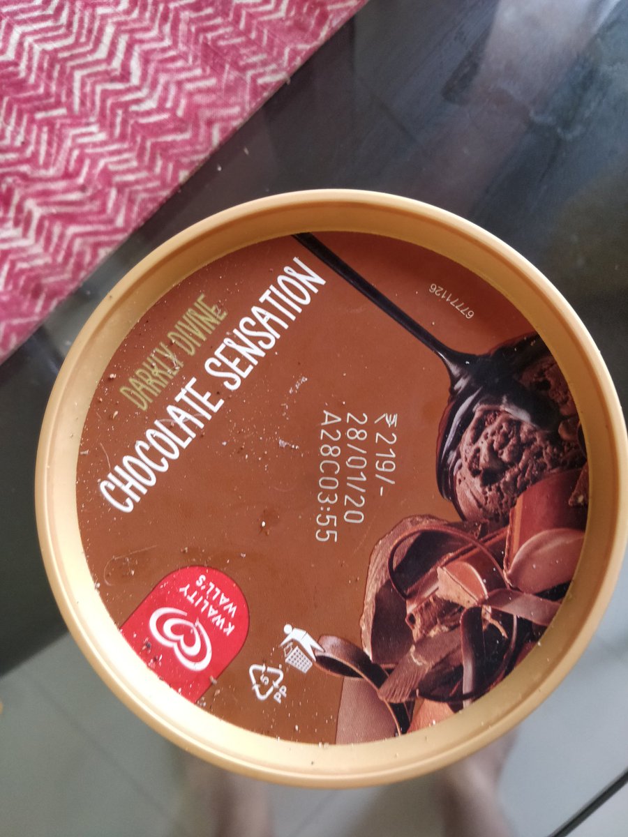 ashwin310's tweet image. @Kwality_Walls Is this the way your company  packs a product, half filled? Same thing happened 3 weeks back with of your other product. #worstpackaging