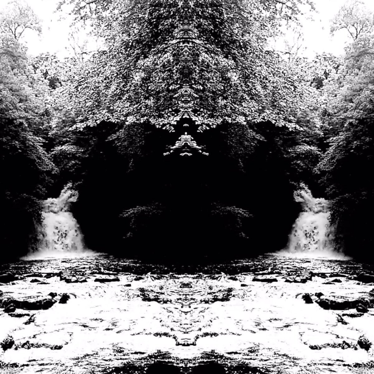 New single ‘English Man’ is out now!
Get it on Bandcamp 👉 bigbadwolflondon.bandcamp.com/album/english-…
Spotify 👉open.spotify.com/track/5dAD8uuM…
Apple Music 👉 music.apple.com/gb/album/engli…
And for the #musicvideo click here 👇
youtu.be/FcCP4I77QRI