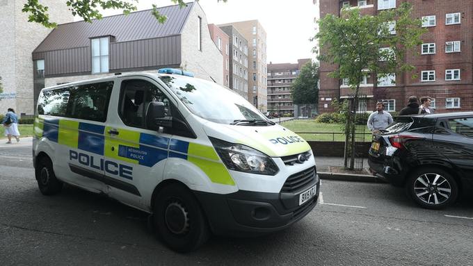 Three men and boy, 13, to face court charged with attacking police in Hackney itv.com/news/2020-06-1…