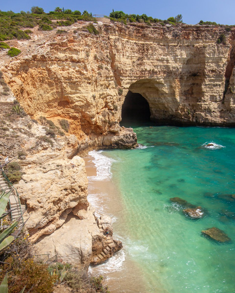 danflyingsolo's tweet photo. Portugal is open for EU tourists! 🇵🇹
Time to get businesses back on their feet, and support the huge tourism economy and jobs here.
My recommendation for visitors? Quiet Algarve beaches or remote Alentejo road-trips for wine and castles! #CleandAndSafe #Portugal https://t.co/H7toiS63gg