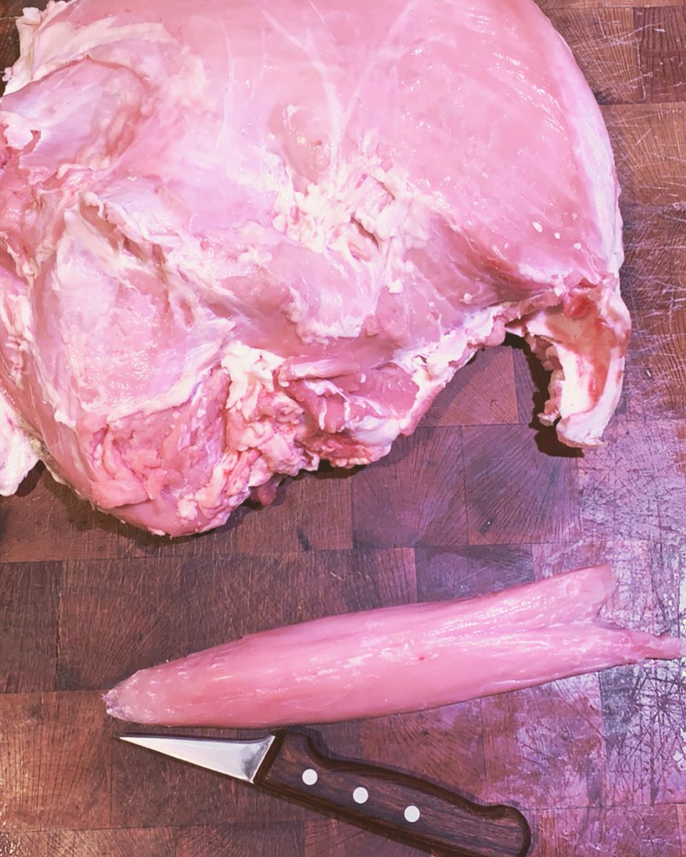 Langlai73410097's tweet photo. Vendredi c’est poisson !
Et des moments bien polissons ....
Juste poêlé à ma façon ,
Sera fondant comme un bonbon ...
Donnera malice, et les plus belles attentions ....#boucherie #carnisseria #butchery #macelleria #精肉店 #veau #veal #vitelo #limousin #merlan #merlandeveau https://t.co/t6HYexU61q