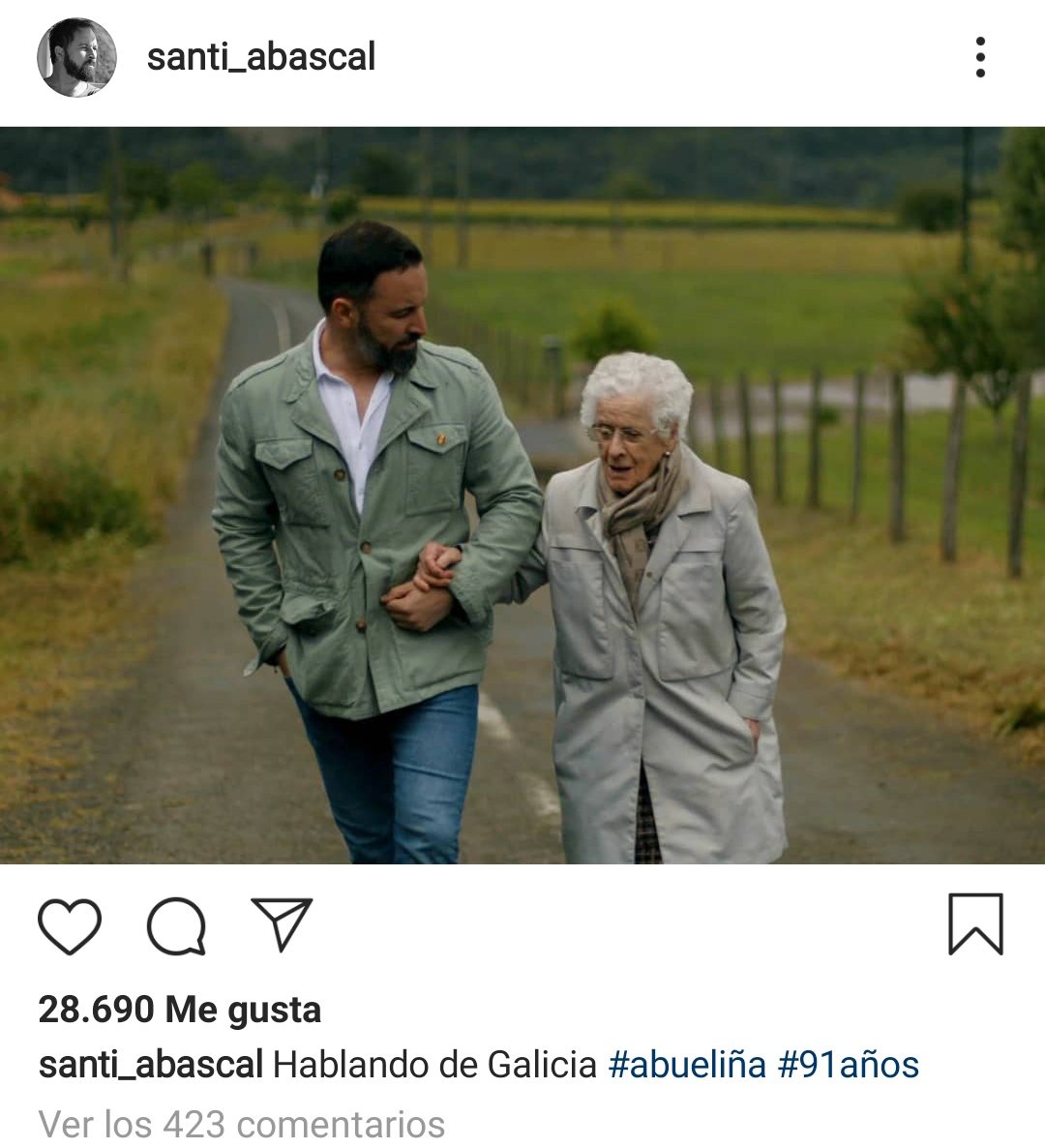 Arme_Caso's tweet photo. ABUELIÑA JAJAJAJAJAJAJAJAJAAJAJAJ AQUÍ HABLANDIÑO DE GALICIA EN LA ALDEIÑA CON LA ABUELIÑA JAJAJAJAJAJA https://t.co/Pi7e6HSwBO