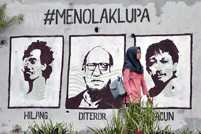 ORANGBODOOHH's tweet photo. GAK SENGAJA DI HILANGKAN, GAK SENGAJA DI TEROR, GAK SENGAJA DI RACUN, GAK SENGAJA DI BUNUH, TAPI SENGAJA DI LUPAKAN  KASUS NYA DAN SENGAJA JUGA MEMBUAT KETIDAK ADILAN MENJADI NYATA #NovelBaswedan #NovelBaswedanTerzalimi #menolaklupa https://t.co/JtowVPi6Tl