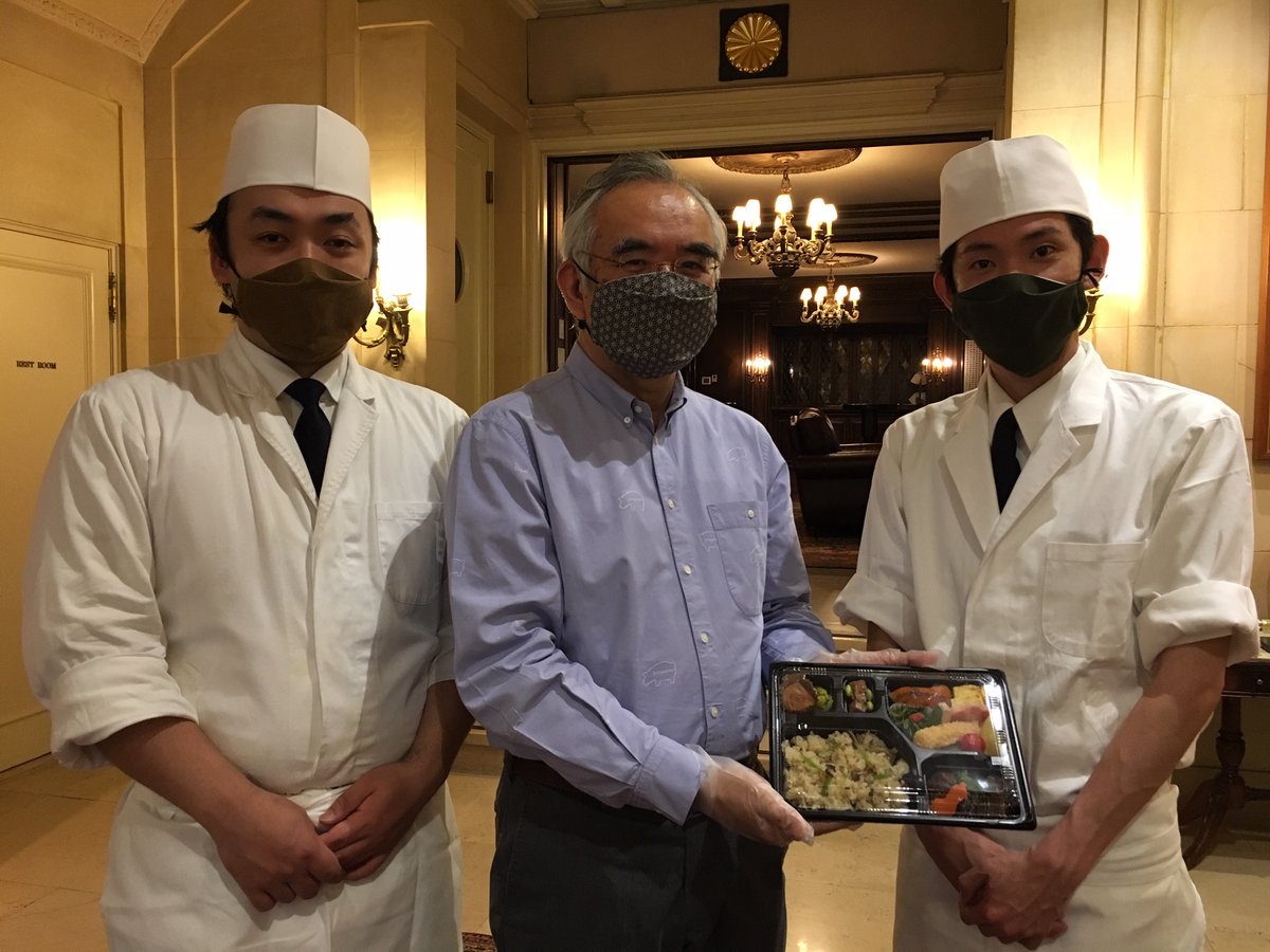 外務省 公邸料理人 在 ニューヨーク総領事館 では 当地日系人団体が行うボランティア企画 Projectbento に対し 嶋泰宏料理人と堤昭吾料理人が作成するお弁当を寄付しました お弁当は高齢者用施設に届けられ コロナ禍で外出できずにいる高齢者など 外務省 公邸料理人 在 ニューヨーク総領事館 では 当地日系人団体が行うボランティア企画 Projectbento に対し 嶋泰宏料理人と堤昭吾料理人が作成するお弁当を寄付しました お弁当は高齢者用施設に届けられ コロナ禍で外出できずにいる高齢者など