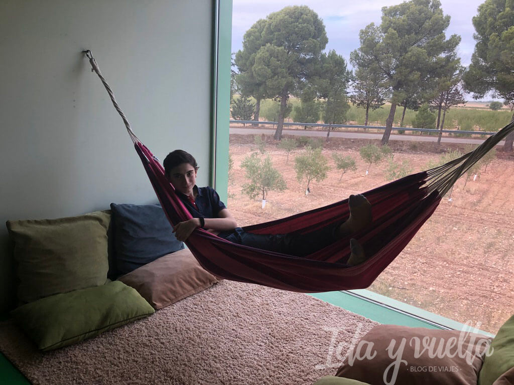 (Nuevo en el blog) ¿Pensando en vacaciones? Este año nos quedamos en España y por eso aquí os dejo distintas opciones de alojamientos bonitos, privados y que favorecen el distanciamiento social. Ideales para descansar y descubrir rincones.  bit.ly/3ffZNDR