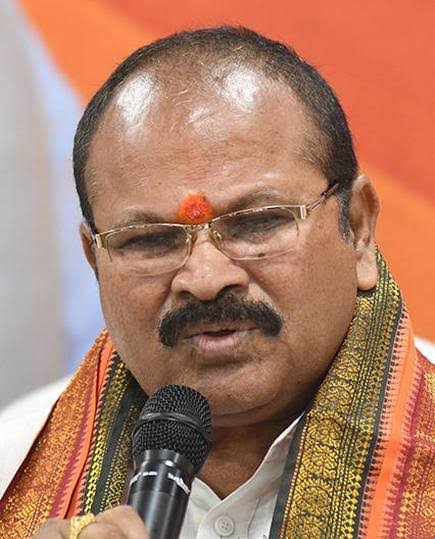 UttarandhraNow's tweet photo. #TDPESIScam లో అచ్చెన్నాయుడు అరెస్ట్‌ను, తెదేపా హయాంలో జరిగిన అక్రమాలు, కుంభకోణాల మీద ప్రభుత్వం చర్యలను పూర్తిగా సమర్దిస్తున్నాము, బీజేపీ రాష్ట్ర అధ్యక్షుడు కన్నా లక్ష్మీనారాయణ ప్రకటన. ఎవరు అవినీతికి పాల్పడినా కఠినంగా చర్యలు తీసుకోవాల్సిందేనని డిమాండ్. #TDPCBN https://t.co/SCt39J5v6l