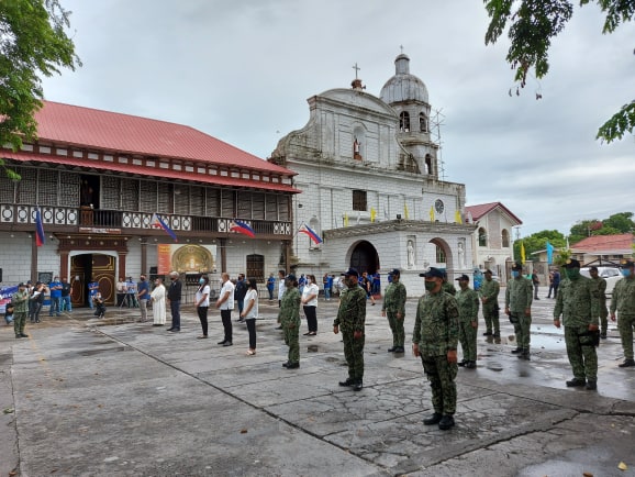 TanzaMPSPCR's tweet photo. On June 12, 2020, at around 8:00 A.M., Personnel of this Station led by PEMS Luzviminda L Guerrero, together with the Municipality of Tanza, Cavite, spearheaded by Hon. Yuri Alarca Pacumio, Municipal Mayor, conducted Flag Raising Ceremony in celebration of the Independence Day. https://t.co/JhCG0Hg3gK