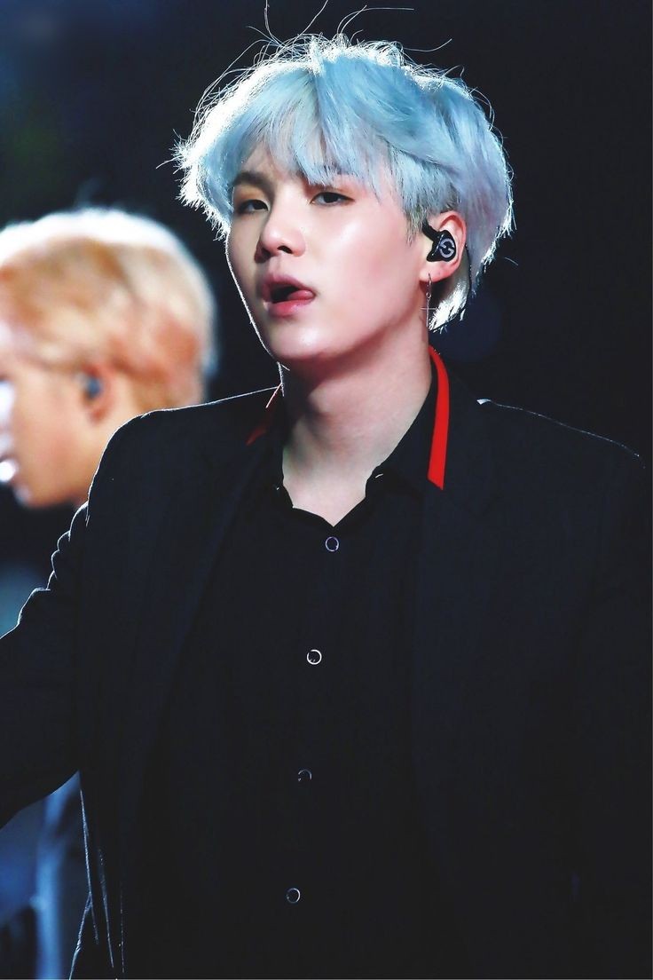 dashuta0_0's tweet photo. Как это может быть один и тот же человек?? 
#BTS #YOONGI https://t.co/5NlYUY0svk