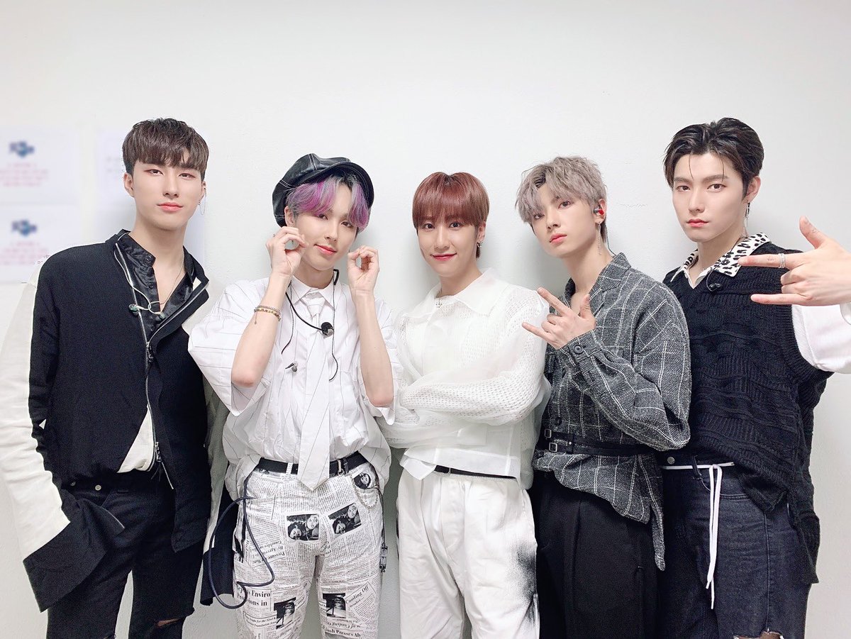 official_ONEWE's tweet photo. [#ONEWE]

200612 KBS2 뮤직뱅크
'나의 계절 봄은 끝났다' 무대 완료✔

#원위 #뮤직뱅크
#나의_계절_봄은_끝났다 https://t.co/FTbZTnfXdG
