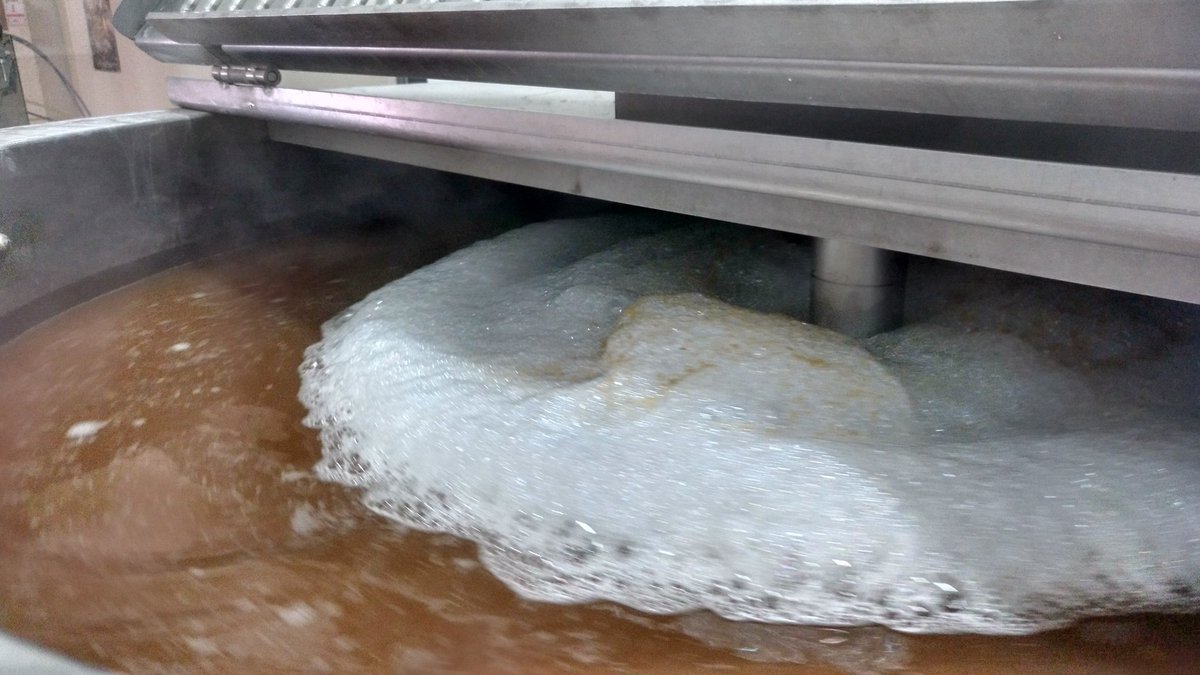 juan_diaz_diaz's tweet image. Hoy vamos al límite... Nos vamos de olla @BrewByCode haciendo un lote de Hello world la mejor blonde ale de Barcelona.